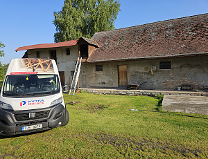 Zateplení stropu rodinného domu pomocí foukané izolace